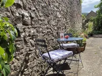High spec, self contained apartment with garden in Georgian Manor House Hotels in Crickhowell