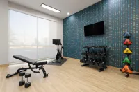 La Quinta Inn & Suites by Wyndham Olive Branch - Gym