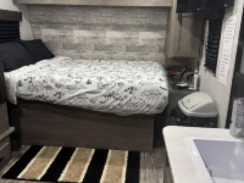 Cozy 2-bedroom RV in amazing Pipestem with AC, WiFi and Heat Smart TV Hotels in Bluestone River