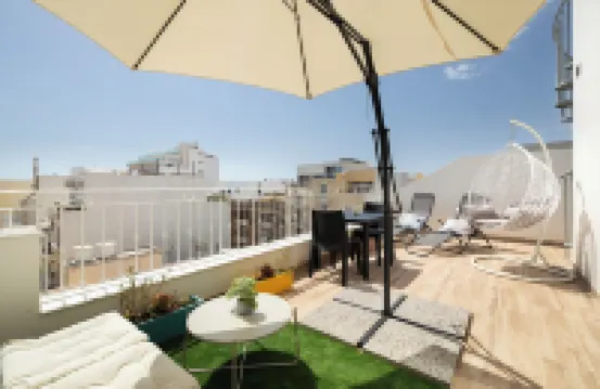 Sunlit Penthouse - 2 Terraces & Hot Tub