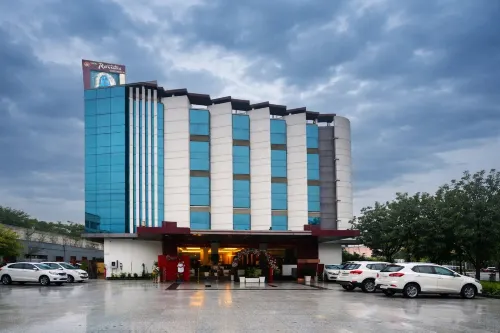 Hotel Ravisha Continental - parking