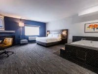 Holiday Inn Express & Suites CALGARY SOUTH-MACLEOD TRAIL S by IHG Отели рядом с достопримечательностью «Железнодорожная станция Heritage C Train»