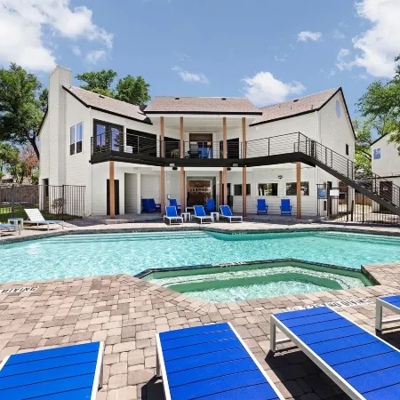 Landing Apartments Near AT&T Stadium & Six Flags