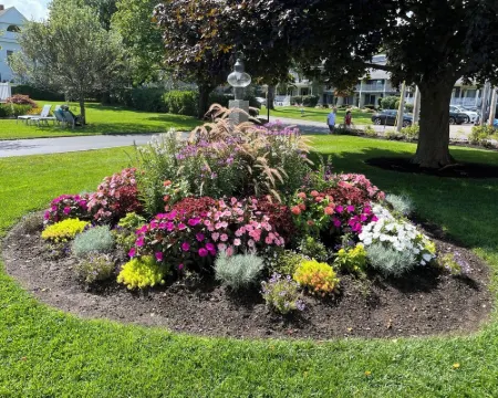 Misty Harbor Resort, Walk to Concerts at NH Bank Pavilion Beach on Lake Winni Hotels in Gilford