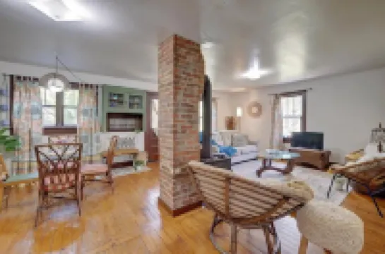 Boho Garden Bungalow | Quiet, Walk to Btown, IU