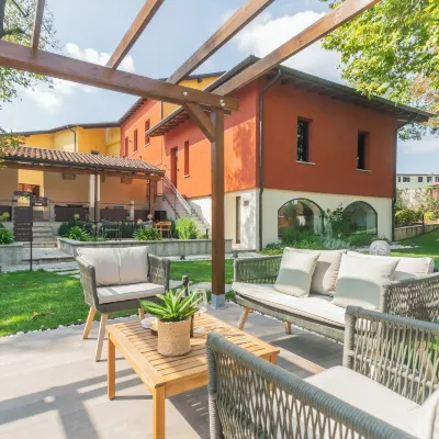 Villa Il Platano Hotels near Teatro Sociale