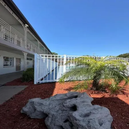 Econo Lodge St Petersburg Central
