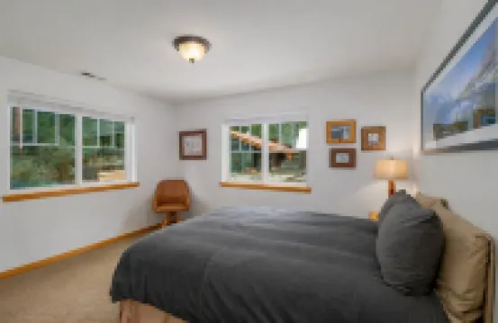 就是簡單的度假3卧室的家由NW舒適小屋由RedAwning