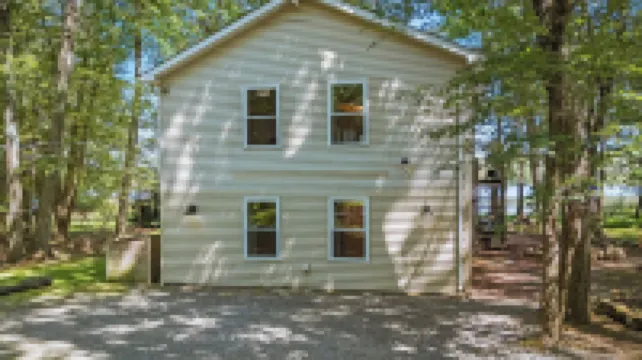 Lake Daze by AvantStay Lakefront w Modern Interior Enclosed Porch Hot Tub Hotels in Coolbaugh Township