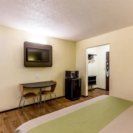 Motel 6 Troy, IL