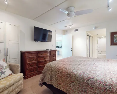 Beachfront Corner 3Br: Suntide III - Unit 910 Hotels in Addison County