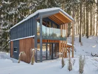 Luxe Timber Lodge & Pet Retreat - parking