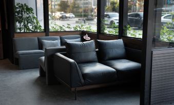 Hotel Block Suites