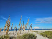 A Lazy River Day & Night 4 Bedrm  w lazy river heated pool! Bikes & Beach Gear! Hotels in Holmes Beach
