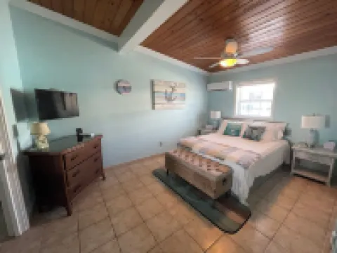 Exuma Sol - Stunning Views from this Oceanfront Beach Cottage Hotels in 