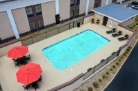 Hampton Inn Winchester - Pools