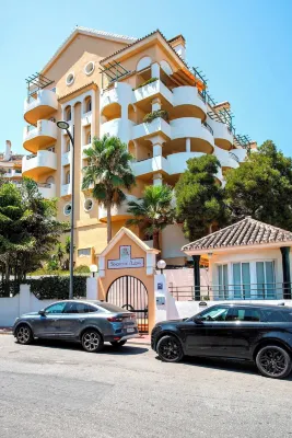 Amazing 3BD apt and Pool. Señorío de Aloha - 2 tähden
