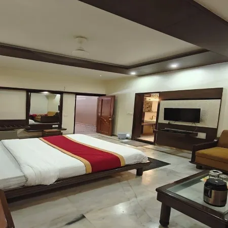 Hotel Ambaji International