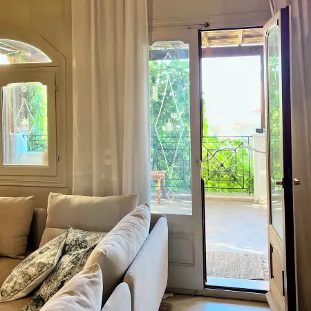Pantheon Apartments & Studios