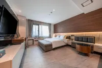 Golden Hotel Incheon - موتيلات
