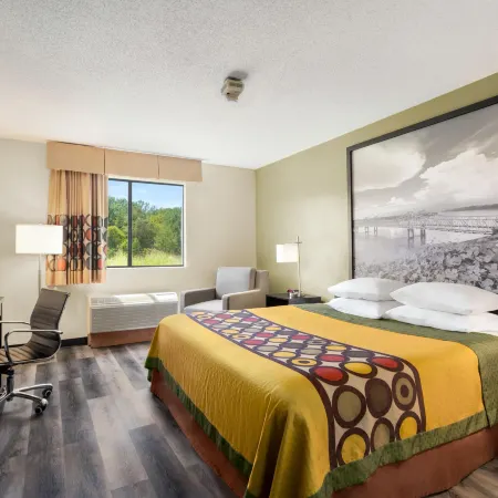 Super 8 by Wyndham Clinton