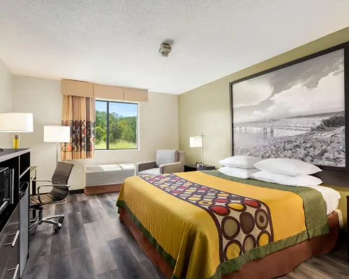 Super 8 by Wyndham Clinton Hotels in Clinton
