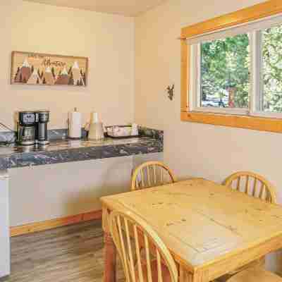 Nicky's Resort Dining/Meeting Rooms