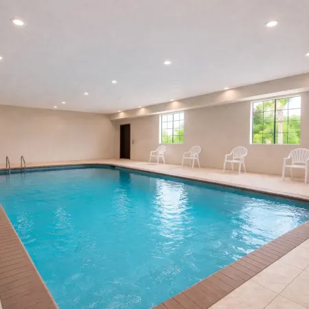 Days Inn & Suites by Wyndham Greater Tomball