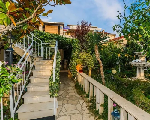 Apartments Roda Hotels in Supetar
