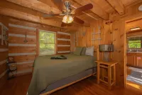 Cabin of Dreams – Bluff Mountain Views, Hot Tub & Wildlife
