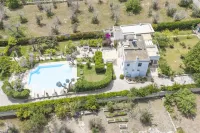Villa Lisa with Huge Pool and Garden - Happy Rentals - Villas