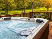 Romantic Secluded Creekside Cabin w/ Hot Tub, Private Escape Hotels in Freeman