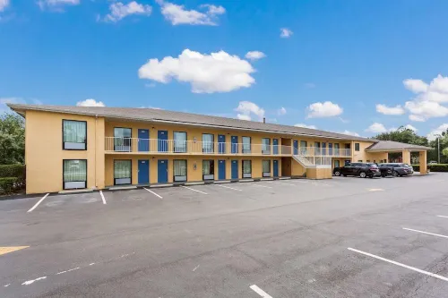Motel 6 Macclenny, FL