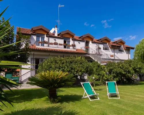 La Casetta Sull'Albero - Happy Rentals Hotels in Albenga