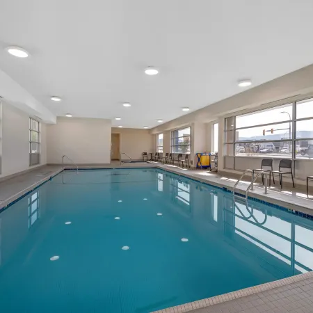 Econo Lodge Inn & Suites