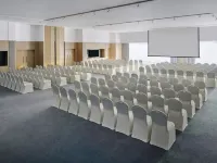 Movenpick Resort Al Marjan Island - parking
