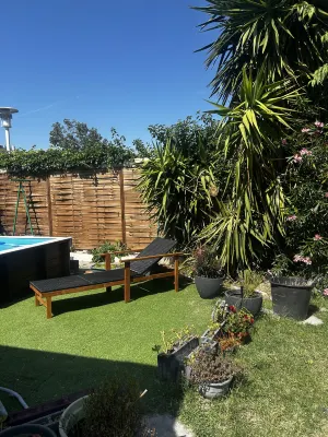 Pleasant house with garden and pool - บังกะโล