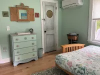 Cottage on Fern - minutes to East Sandwich Beach - バルコニー