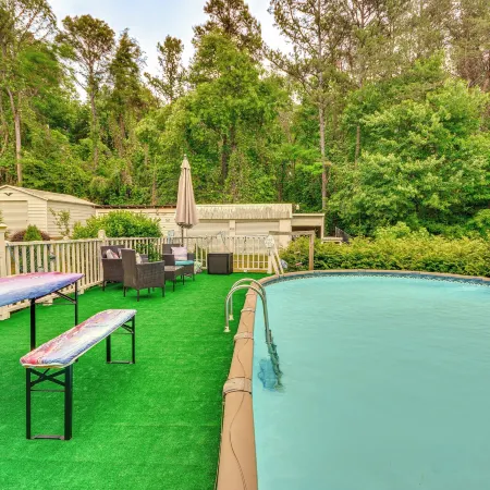 Hot Tub, Home Gym, Decks! Retreat 9 Mi to Mt Airy
