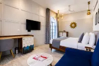 The Belmonte House by Noventa - Rooftop Pool Hotel in Udaipur - สระว่ายน้ำบนดาดฟ้า