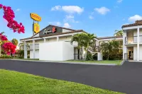 Super 8 by Wyndham Riviera Beach West Palm Beach - 2-Star
