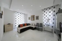 Real Modern Rapallo Retreat - Homestays