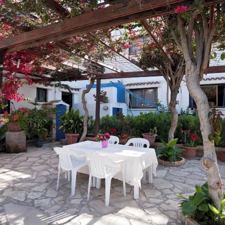 Room-Studio in Polis - Just 800 m from t