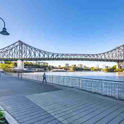 Stylish & Superb! 2Bed/2Bath/1Car~ Walk to CBD Others