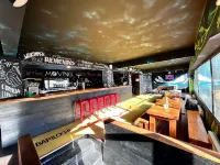 Moving Hostel Travel Bar - bar