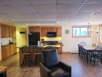 Ski in/Ski out 2 Bedroom Directly on Grammy Jay Run - Homestays