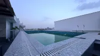 The Koi Boutique Hotel - مسبح على السطح
