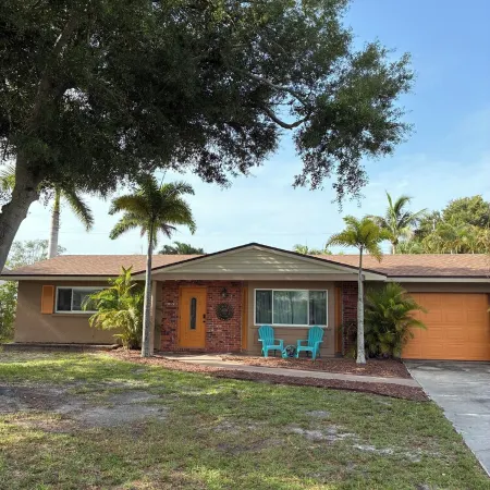 3 bed 2 bath minutes from the beach!