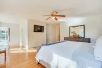 Secluded Mount Pleasant Home - 6 Mi to Beaches! - Alojamientos