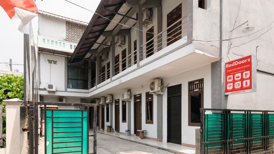 RedDoorz Syariah near Mall Of Serang